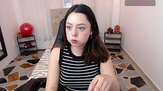 Snapshot of LiaGlow chatting on December 2025 10:58:01 PM LiaGlow online show from December 2025 10:58:01 PM