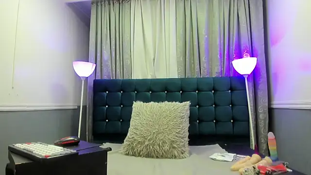 Oriana Jhonson online show from July 2026 12:49:01 AM