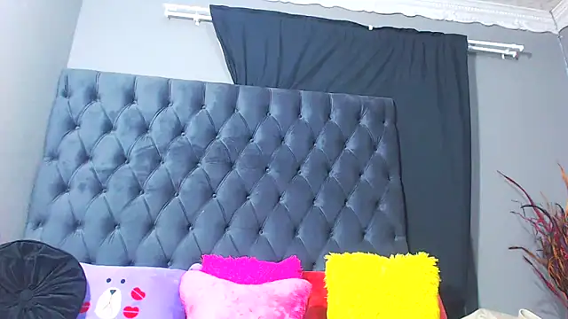 LoloQueen5 online show from January 2026 10:35:01 PM