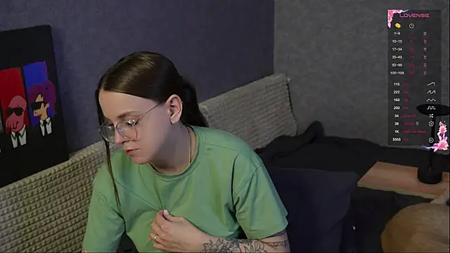 Violetwin online show from April 2026 05:00:01 PM