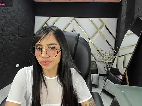 hazel 18  online show from May 2026 05:51:01 PM