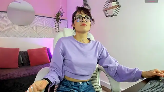 Snapshot of Esmeralda_CO chatting on October 2025 12:19:02 PM Esmeralda CO online show from October 2025 12:19:02 PM