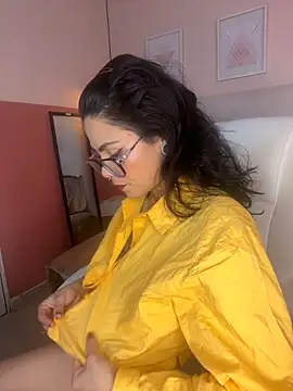 Snapshot of Esmeralda_CO chatting on December 2025 03:29:01 PM Esmeralda CO online show from December 2025 03:29:01 PM