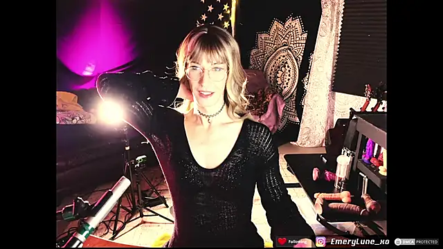 EmeryLune xo online show from June 2026 02:12:01 AM
