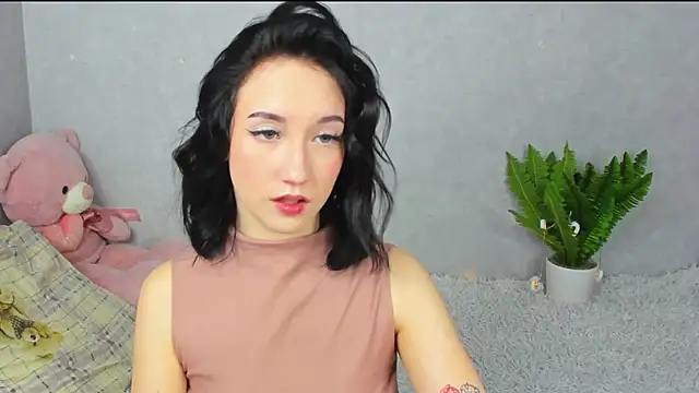 EileenMoores online show from December 2025 07:11:02 PM