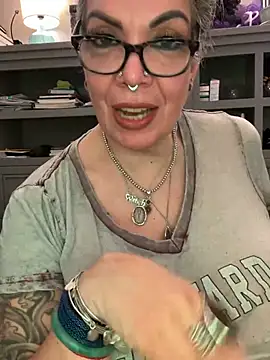 dieseldame1313 online show from April 2026 02:23:02 AM