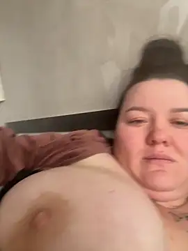 Snapshot of SunnyLeila2101 chatting on December 2025 09:51:02 AM SunnyLeila2101 online show from December 2025 09:51:02 AM