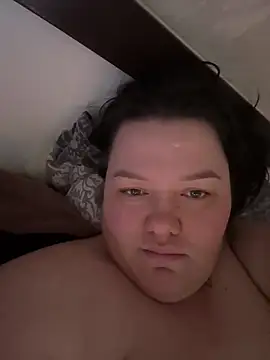 Snapshot of SunnyLeila2101 chatting on February 2026 03:21:02 PM SunnyLeila2101 online show from February 2026 03:21:02 PM