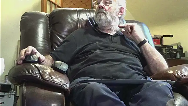 janzer13 online show from December 2025 03:21:01 PM