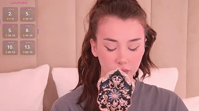 Nesolla online show from March 2026 06:01:02 PM