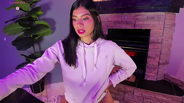 Snapshot of Lola_Pierce chatting on October 2025 12:05:02 PM Lola Pierce online show from October 2025 12:05:02 PM