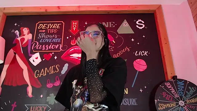 Snapshot of Lola_Pierce chatting on November 2025 12:05:02 PM Lola Pierce online show from November 2025 12:05:02 PM