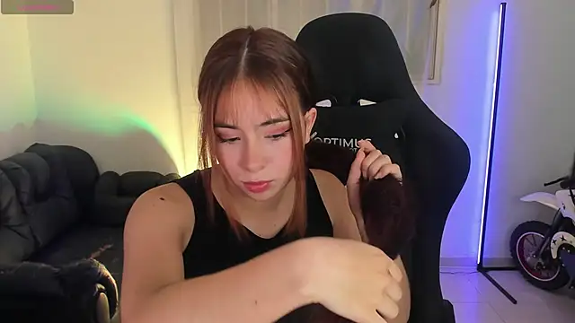 Snapshot of Aishelyng chatting on November 2025 04:03:02 AM Aishelyng online show from November 2025 04:03:02 AM