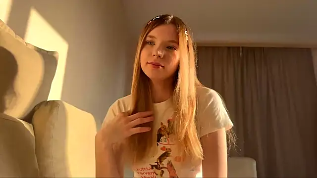 Snapshot of FruityXo chatting on November 2025 12:49:02 PM FruityXo online show from November 2025 12:49:02 PM