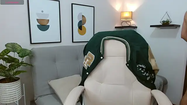   Damian    online show from October 2025 11:47:01 PM