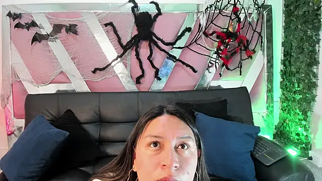 BellaRoux1 online show from October 2025 12:13:02 PM