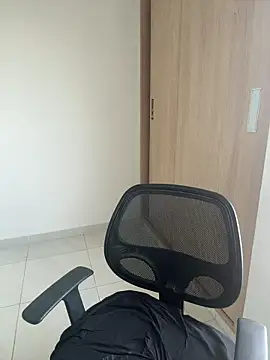 LauraCatalina online show from October 2025 12:07:02 PM