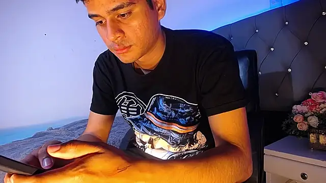 Charlie Cock  online show from November 2025 04:00:02 AM