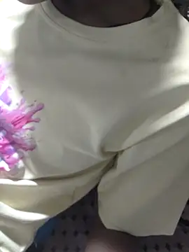 Snapshot of POOJACOUPLE chatting on October 2025 04:37:02 AM POOJACOUPLE online show from October 2025 04:37:02 AM