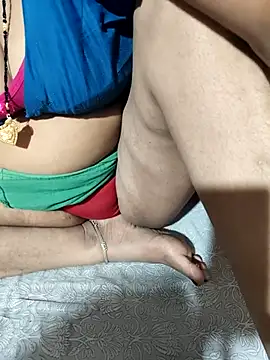 Snapshot of POOJACOUPLE chatting on November 2025 06:01:02 PM POOJACOUPLE online show from November 2025 06:01:02 PM