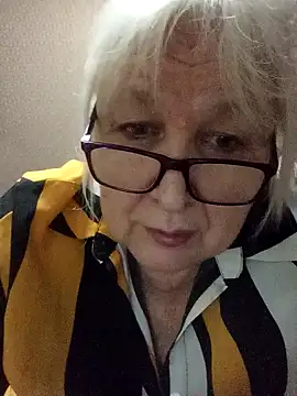 Alexia64231 online show from December 2025 04:01:02 PM