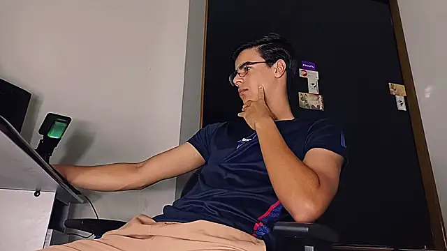 Snapshot of ThbxToyou chatting on October 2025 10:04:01 PM ThbxToyou online show from October 2025 10:04:01 PM