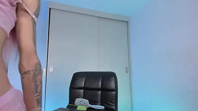  Alicerosee online show from October 2025 09:08:02 PM