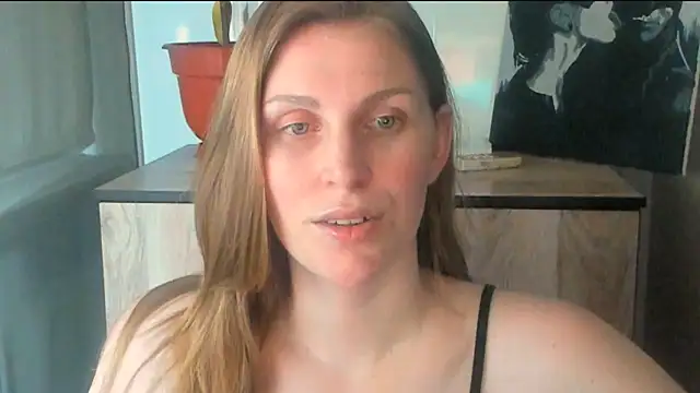 JuliaMuuun online show from April 2026 07:27:01 PM