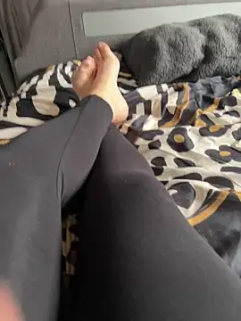 Snapshot of feetwithlottielou chatting on October 2025 12:47:01 PM feetwithlottielou online show from October 2025 12:47:01 PM