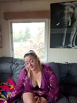 Misspapillon1840 online show from November 2025 09:21:01 AM