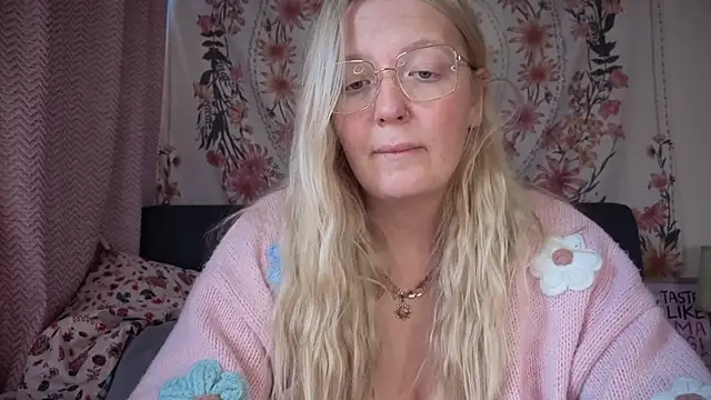 Daisyxoxo  online show from September 2025 08:40:01 AM