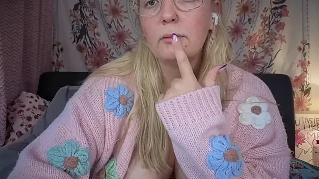 Daisyxoxo  online show from October 2025 08:33:01 AM