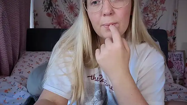 Daisyxoxo  online show from October 2025 08:33:02 AM