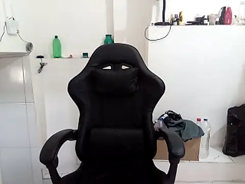 Snapshot of moreno25centimetro chatting on November 2025 05:35:01 PM moreno25centimetro online show from November 2025 05:35:01 PM