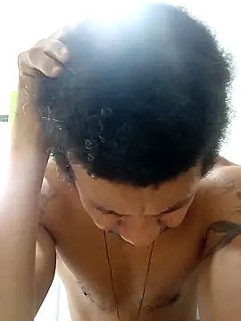 Snapshot of moreno25centimetro chatting on November 2025 11:12:02 AM moreno25centimetro online show from November 2025 11:12:02 AM