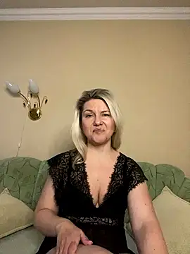 AliceSwan4011 online show from January 2026 02:32:02 PM