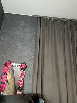 FavoriteKira online show from November 2025 08:01:01 PM