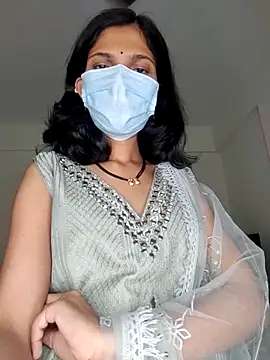 Shivani2002 online show from April 2026 05:18:01 PM