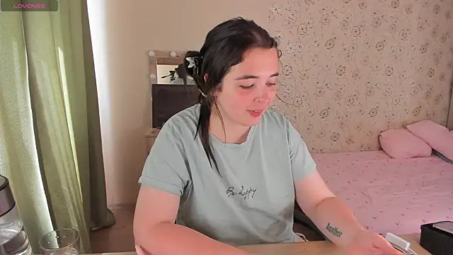 Snapshot of Alice_next_door chatting on July 2026 10:43:02 AM Alice next door online show from July 2026 10:43:02 AM