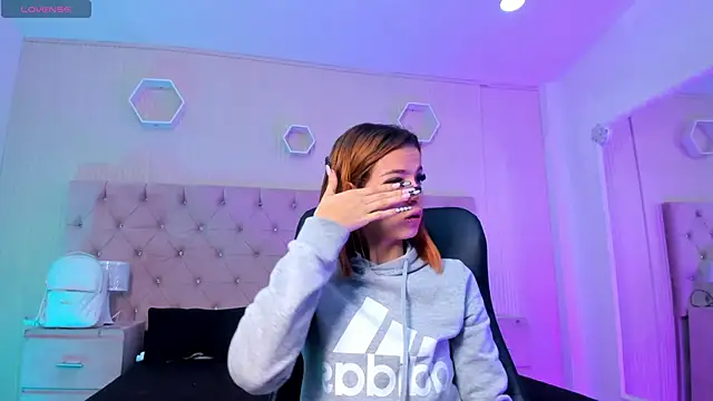 Snapshot of MadisonSky_ chatting on October 2025 01:32:01 PM MadisonSky online show from October 2025 01:32:01 PM