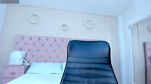 Snapshot of MadisonSky_ chatting on October 2025 11:44:01 AM MadisonSky online show from October 2025 11:44:01 AM