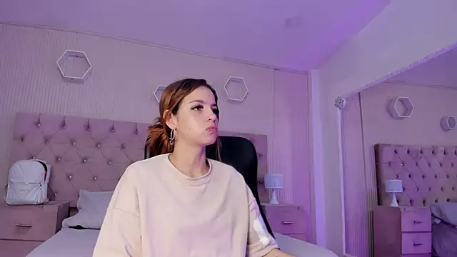 Snapshot of MadisonSky_ chatting on November 2025 12:34:01 PM MadisonSky online show from November 2025 12:34:01 PM