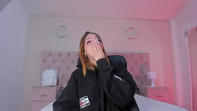 Snapshot of MadisonSky_ chatting on November 2025 12:48:01 PM MadisonSky online show from November 2025 12:48:01 PM