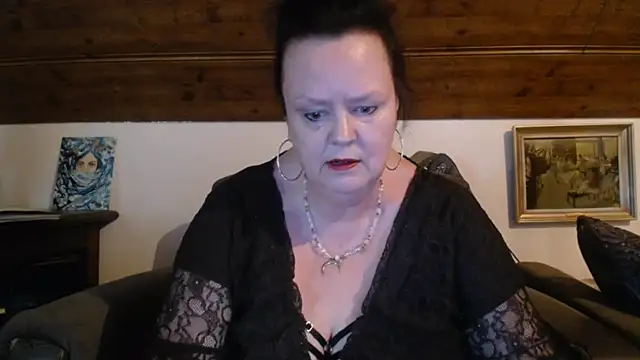 Snapshot of TiffanyMature chatting on May 2026 02:12:01 PM TiffanyMature online show from May 2026 02:12:01 PM