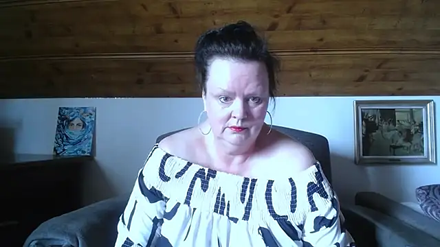 Snapshot of TiffanyMature chatting on May 2026 02:01:02 PM TiffanyMature online show from May 2026 02:01:02 PM
