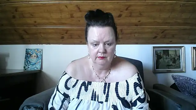 Snapshot of TiffanyMature chatting on May 2026 08:21:01 AM TiffanyMature online show from May 2026 08:21:01 AM