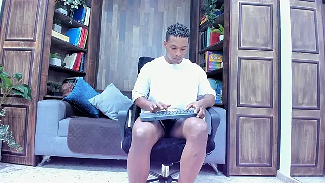 ItaloMoore online show from September 2025 01:12:02 PM