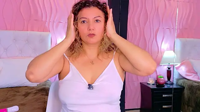 Snapshot of Nataly_Foley chatting on February 2026 06:00:02 PM Nataly Foley online show from February 2026 06:00:02 PM