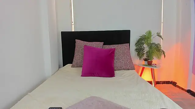 LunaVelvet777 online show from November 2025 04:17:02 PM