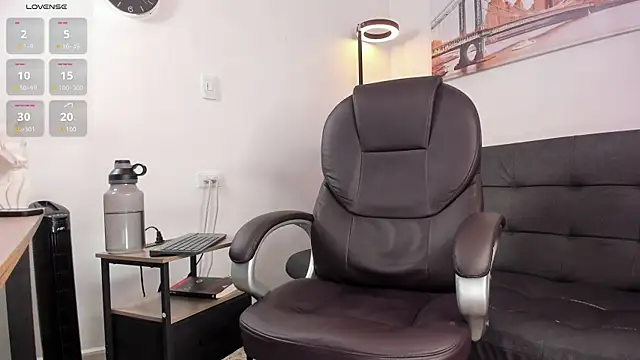 Dash Bukoski online show from November 2025 12:02:02 PM